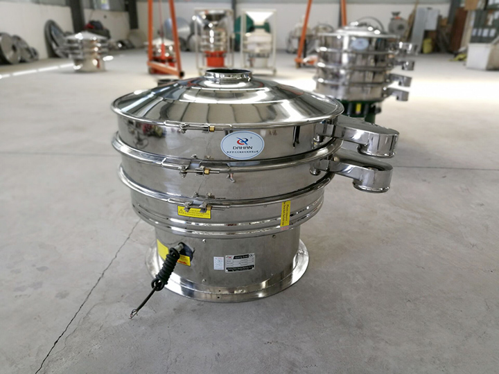 全不銹鋼振動(dòng)篩整機(jī)采用不銹鋼拋光而成，干凈衛(wèi)生，可避免原料被污染